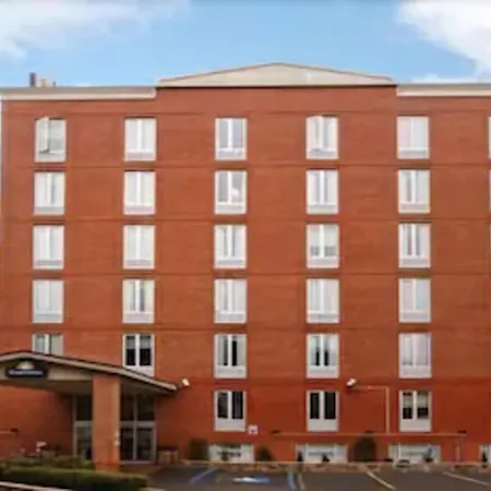 Days Inn By Wyndham Long Island City